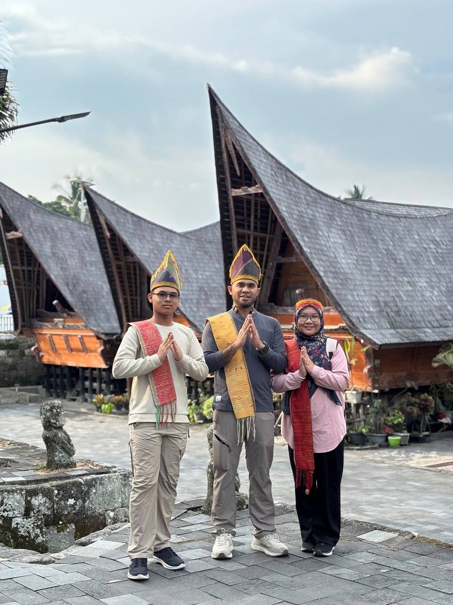 Foto pengunjung di Danau Toba