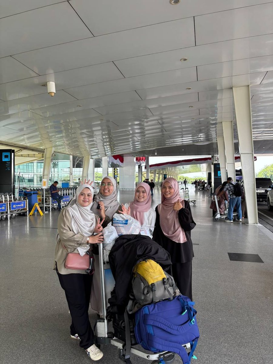 Foto pengunjung di Bandara Kualanamu